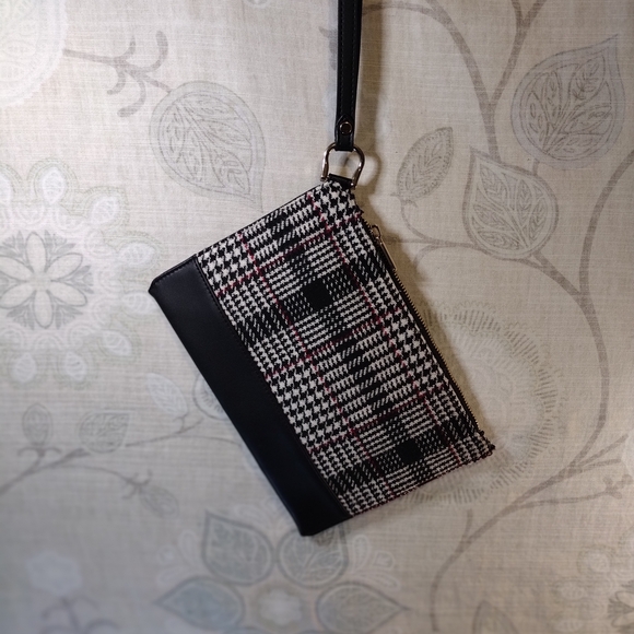 a new day Handbags - a new day Black and White Plaid Wristlet